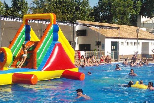 HINCHABLES ACUATICOS CON TOBOGAN Y PISCINA INCORPORADA