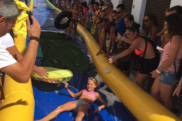 HINCHABLES ACUATICOS CON TOBOGAN Y PISCINA INCORPORADA