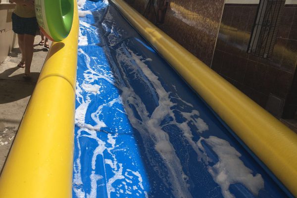 HINCHABLES ACUATICOS CON TOBOGAN Y PISCINA INCORPORADA