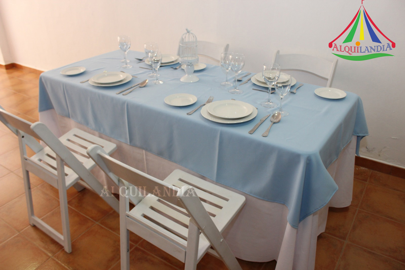 Mantel blanco y cubremantel Celeste