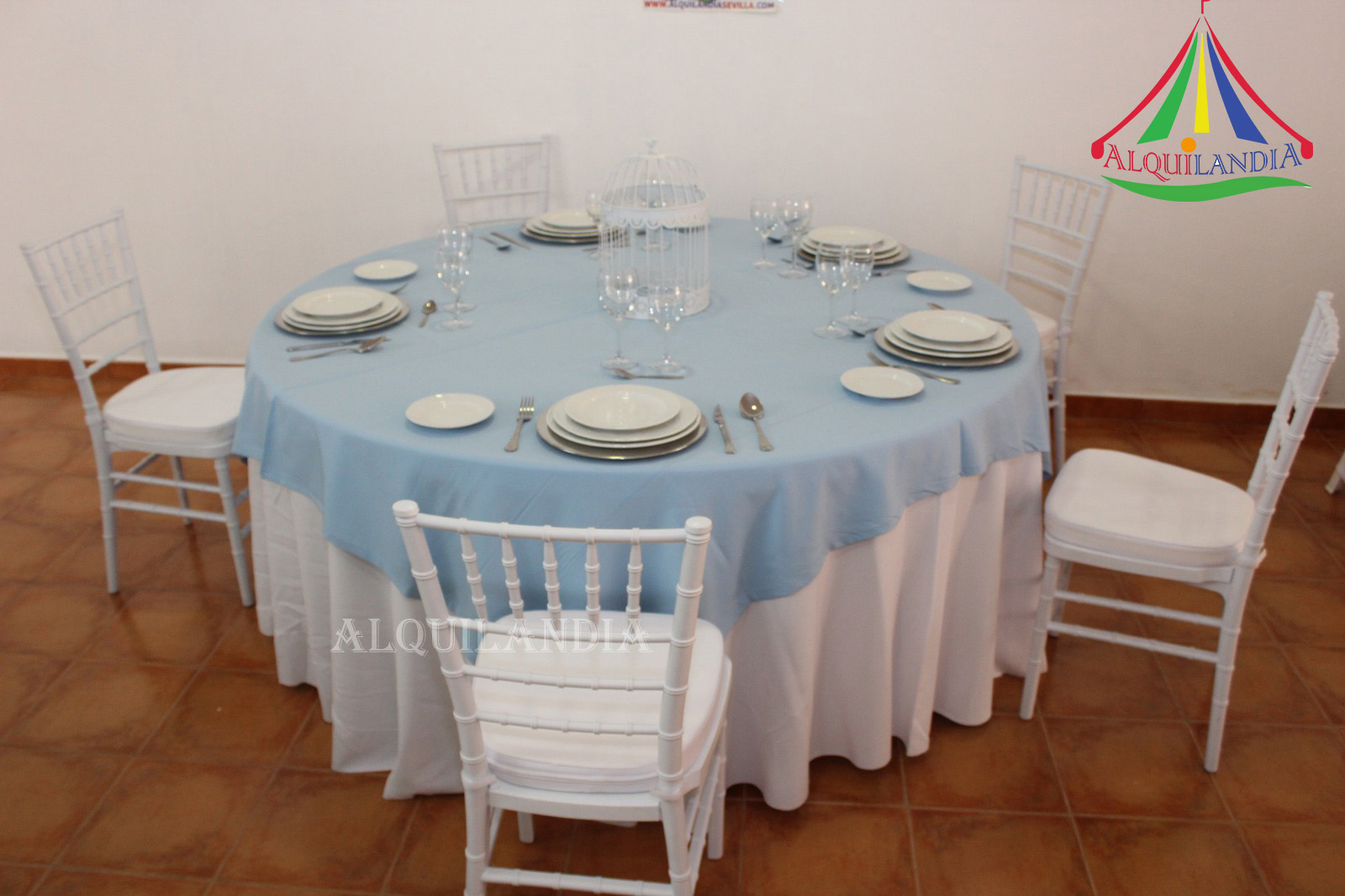 Mantel blanco y cubremantel Celeste