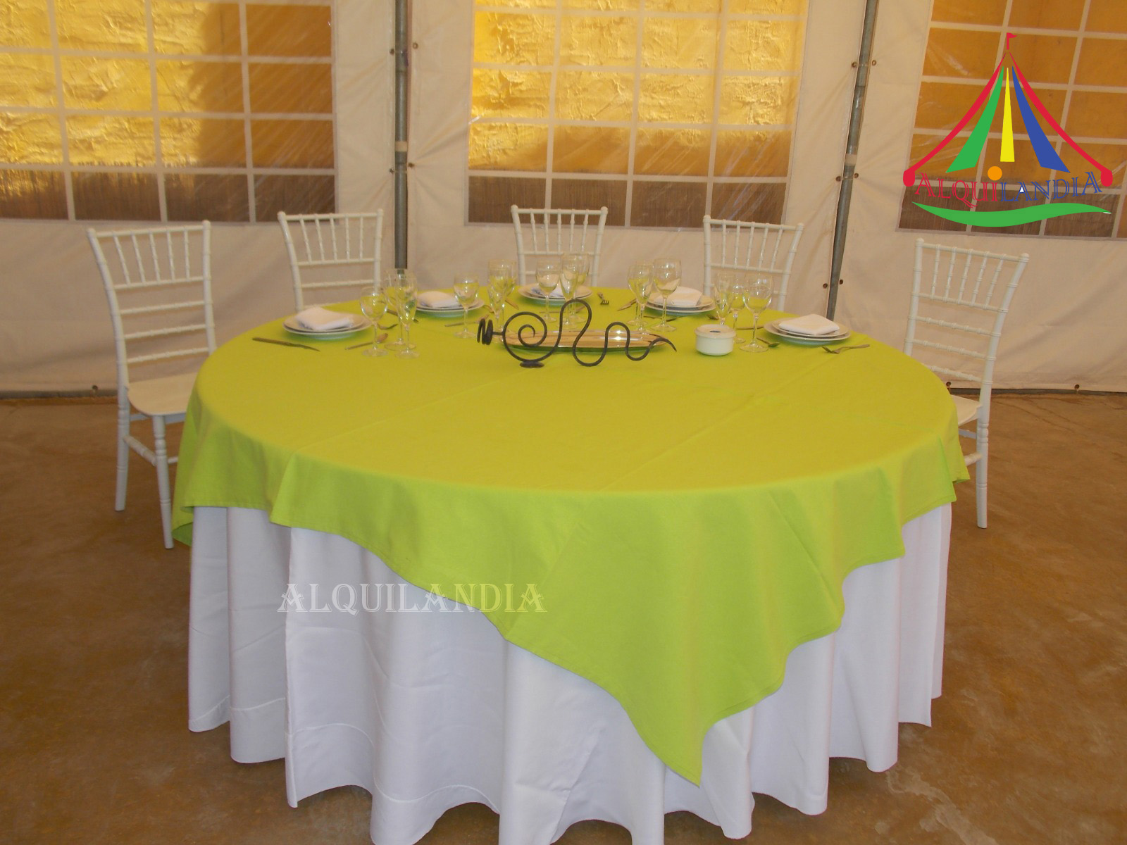Mantel blanco y cubremantel Pistacho
