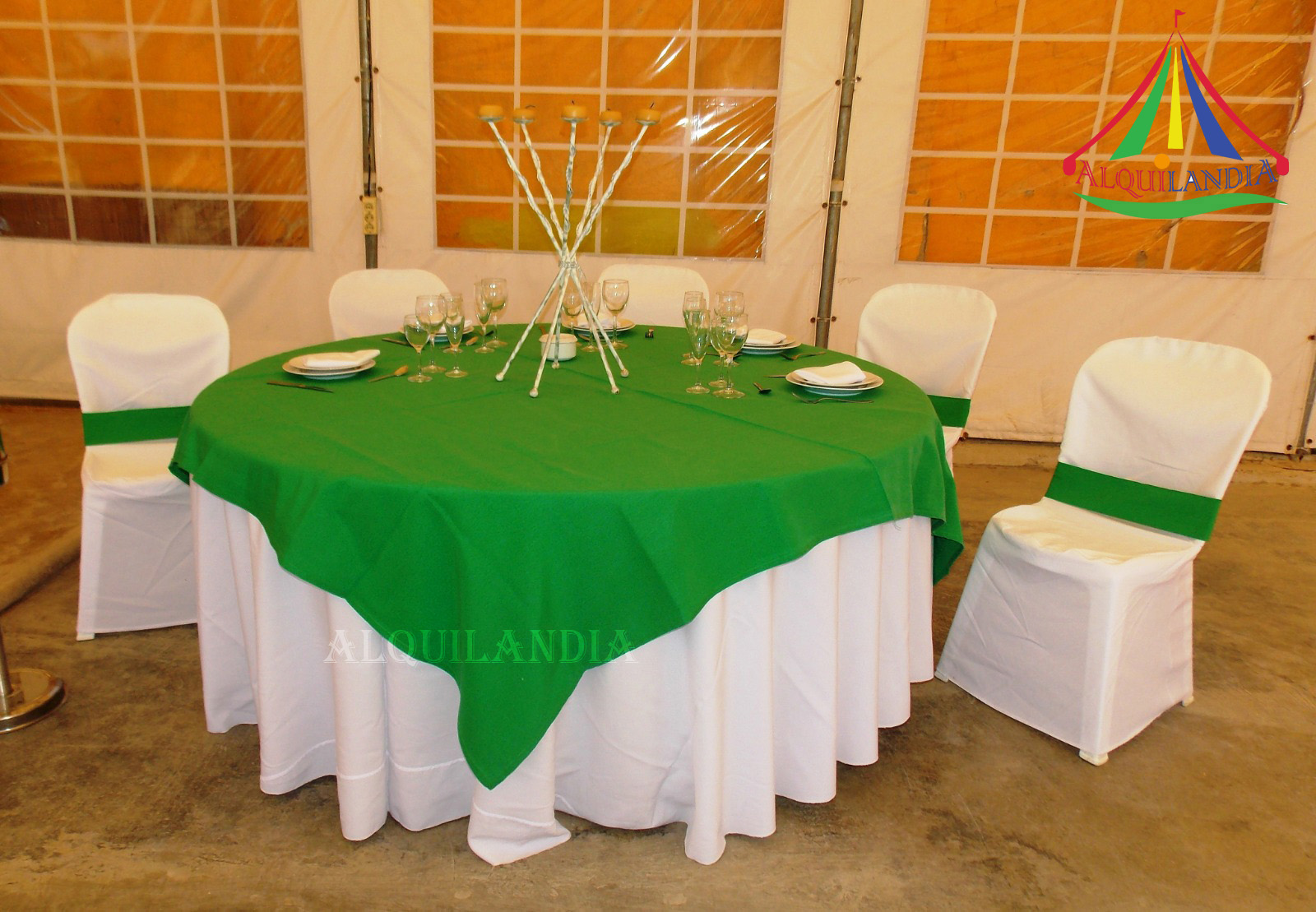Mantel blanco y cubremantel Verde