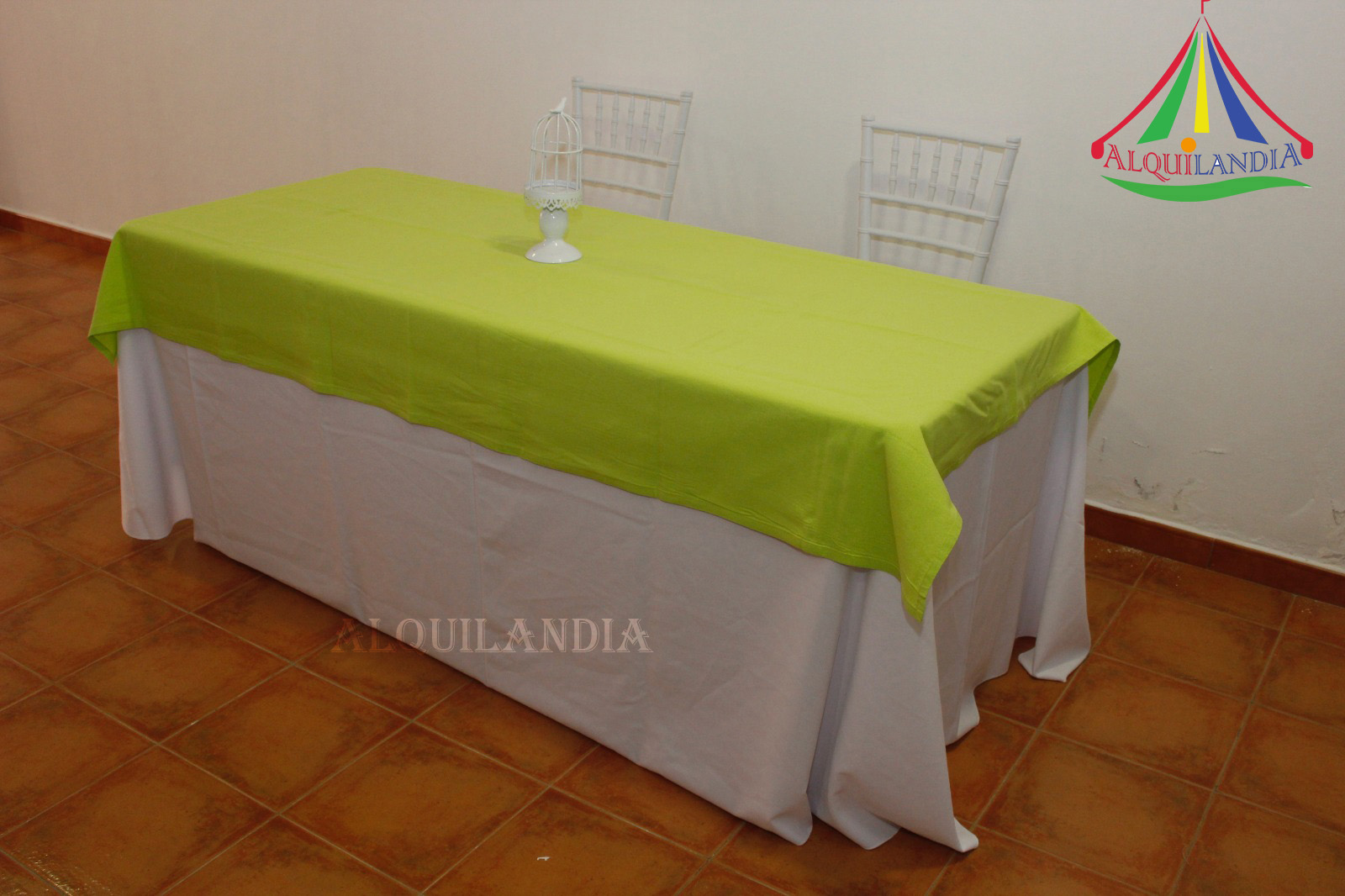 Mantel blanco y cubremantel Pistacho
