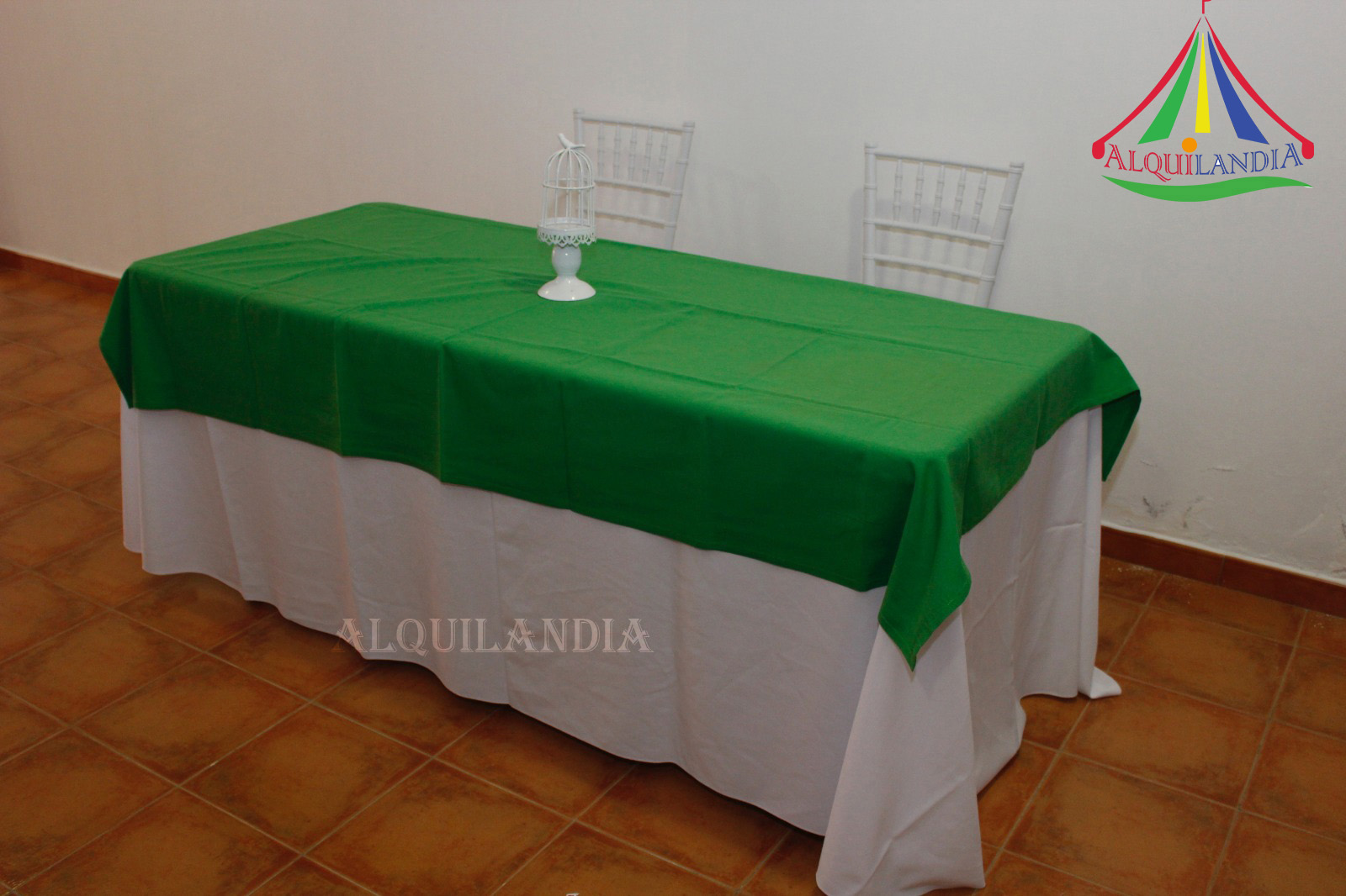 Mantel blanco y cubremantel Verde