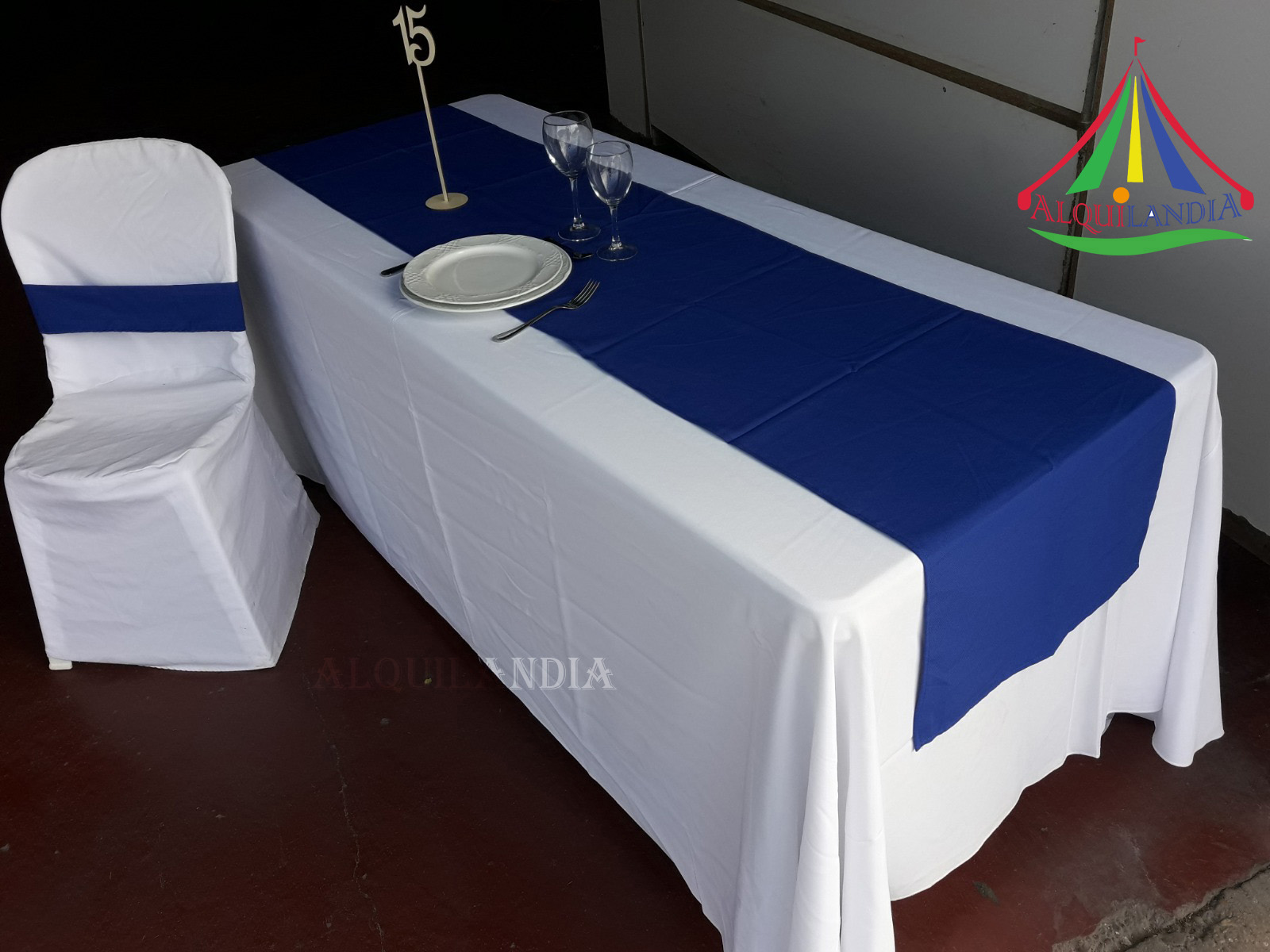 Mantel blanco y camino Morado