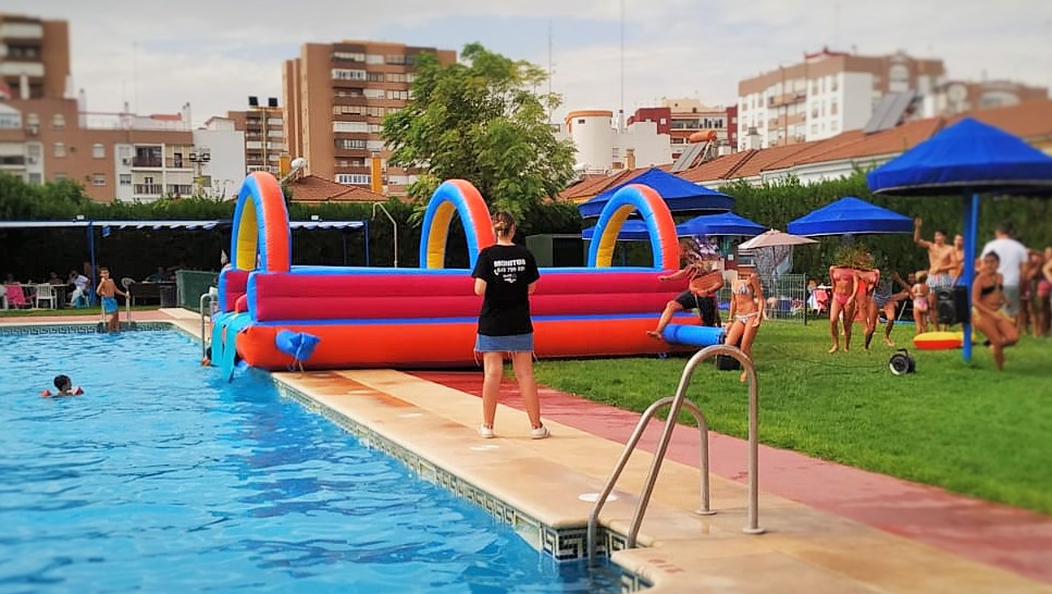 HINCHABLES ACUATICOS CON TOBOGAN Y PISCINA INCORPORADA