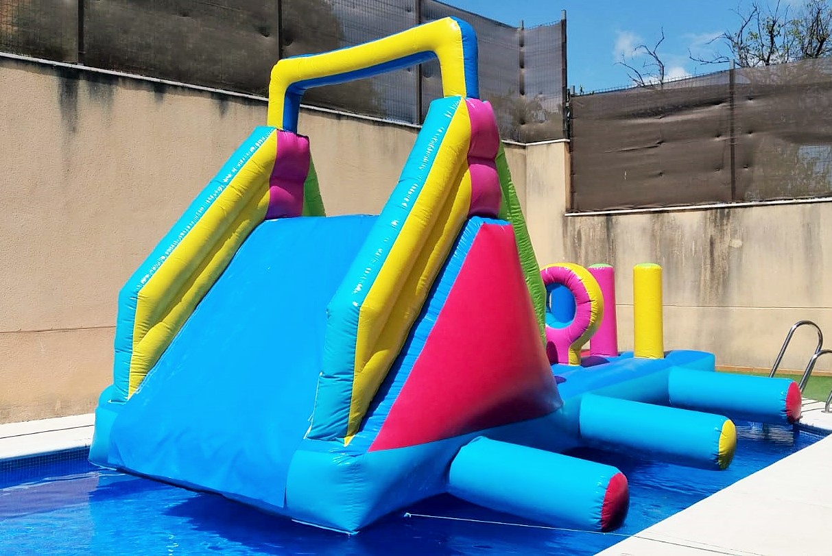 HINCHABLES ACUATICOS CON TOBOGAN Y PISCINA INCORPORADA