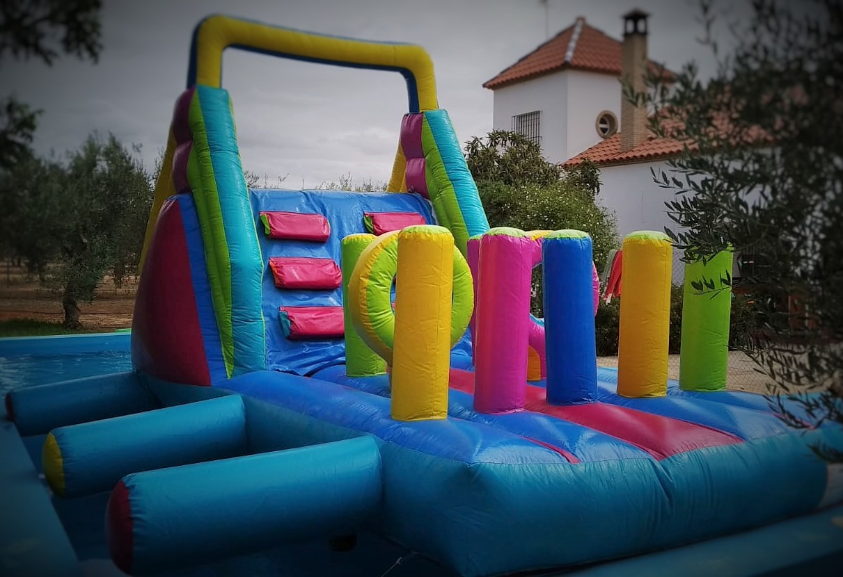 HINCHABLES ACUATICOS CON TOBOGAN Y PISCINA INCORPORADA
