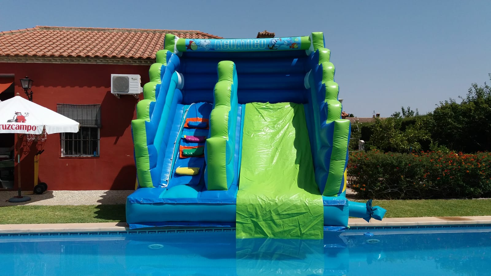 HINCHABLES ACUATICOS CON TOBOGAN Y PISCINA INCORPORADA