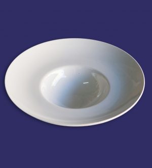 ALQUILER DE PLATOS TRINCHEROS, HONDOS, DE POSTRE, DE PAN, CUENCOS, BANDEJAS, MODELO AGUSTA LABRADO O LISO BLANCO BOJ_WWW.ALQUILANDIASEVILLA.COM