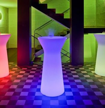 Mesa alta Capri iluminada