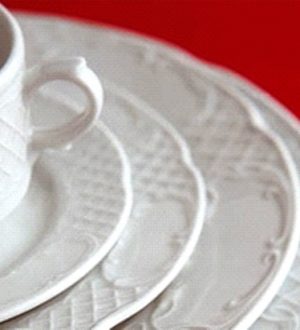 ALQUILER DE PLATOS TRINCHEROS, HONDOS, DE POSTRE, DE PAN, CUENCOS, BANDEJAS, MODELO AGUSTA LABRADO O LISO BLANCO BOJ_WWW.ALQUILANDIASEVILLA.COM